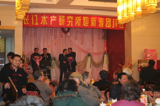 領導班子共唱《走進新時代》