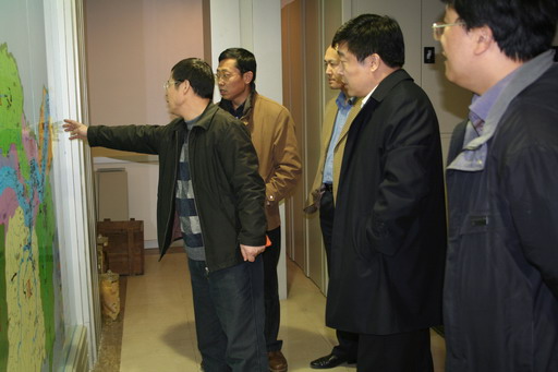 聽取長江流域漁業資源情況介紹